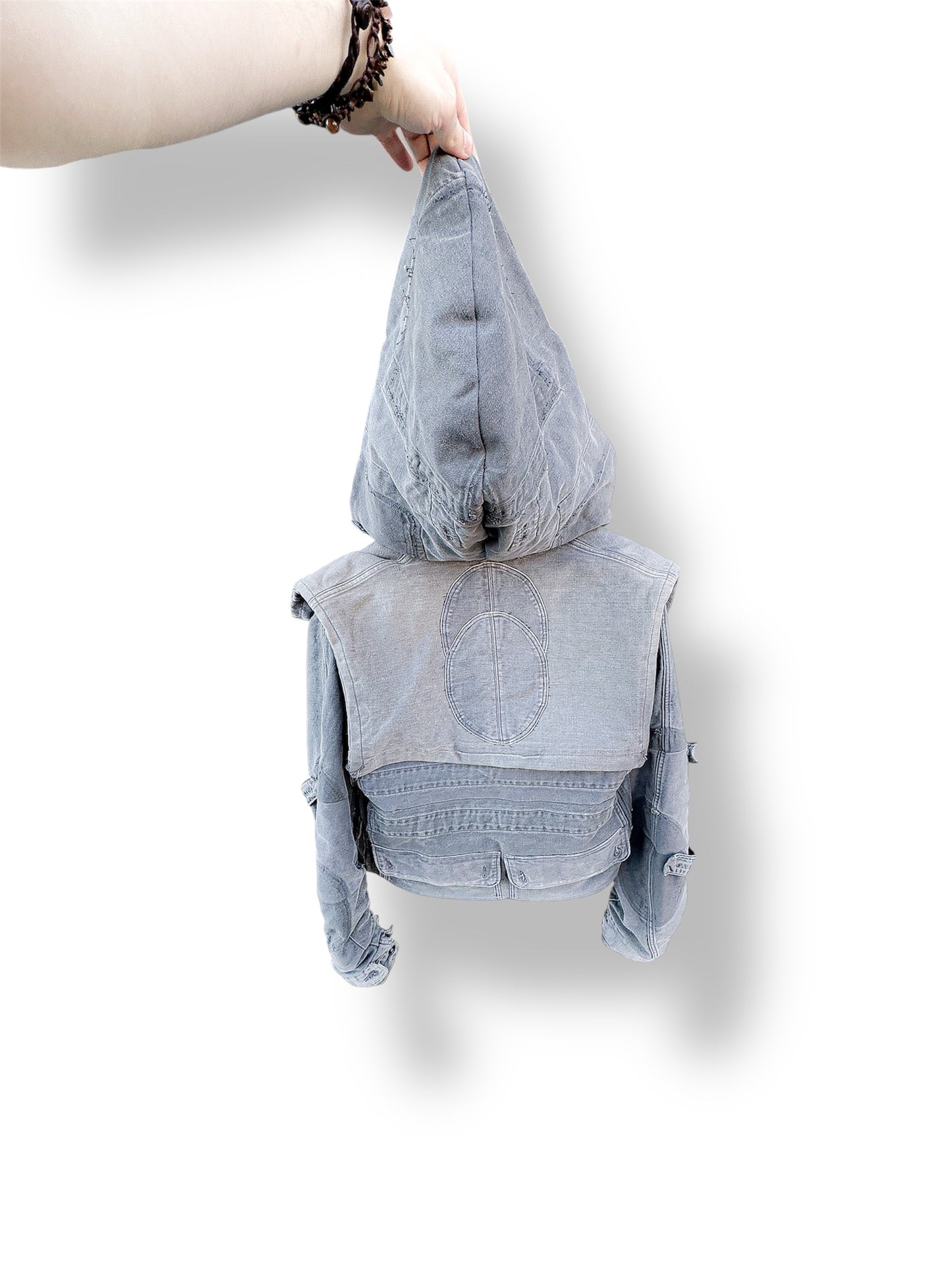 „Triple Collar Jacket“ + „Adjustable Shoulder Cape“
