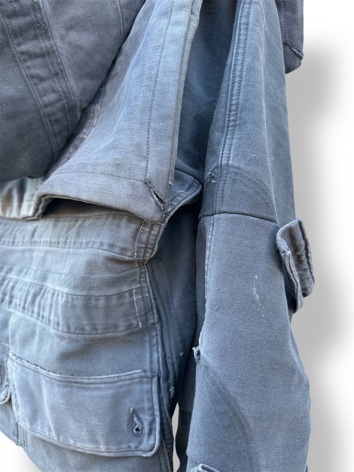 „Triple Collar Jacket“ + „Adjustable Shoulder Cape“