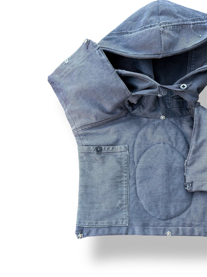„Triple Collar Jacket“ + „Adjustable Shoulder Cape“