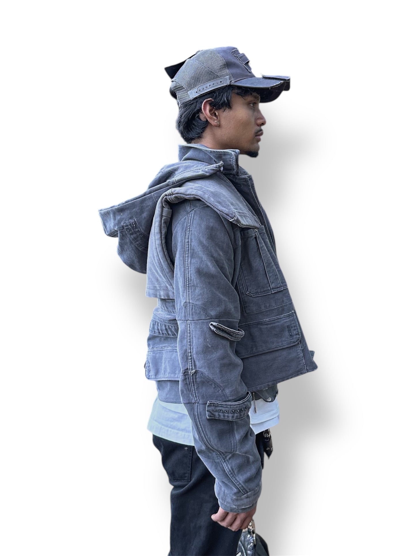 „Triple Collar Jacket“ + „Adjustable Shoulder Cape“
